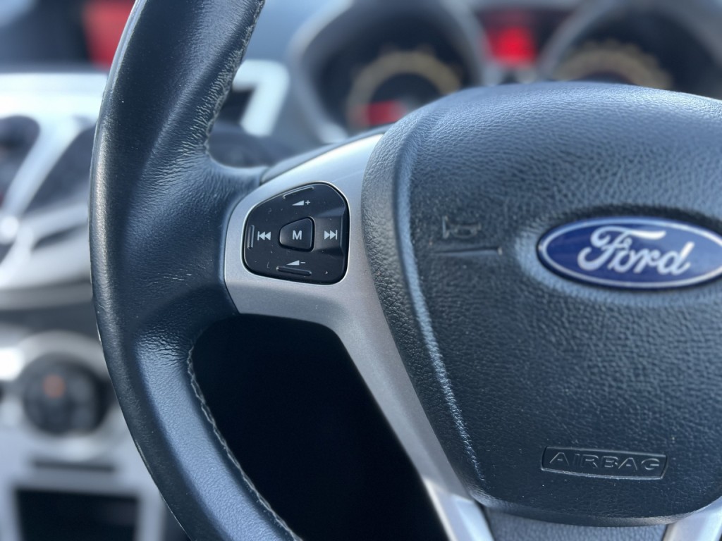 FORD FIESTA 1.4 Zetec 2010