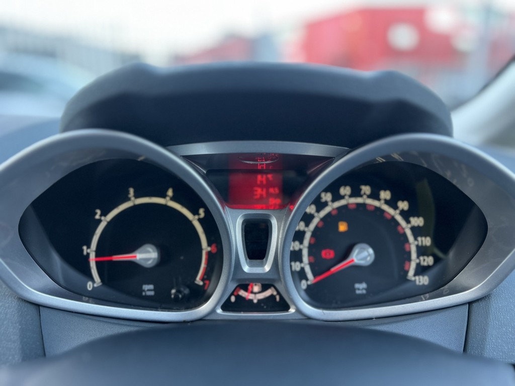 FORD FIESTA 1.4 Zetec 2010