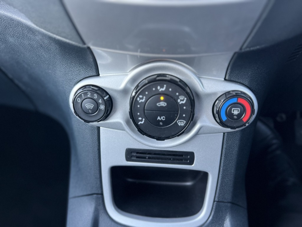 FORD FIESTA 1.4 Zetec 2010