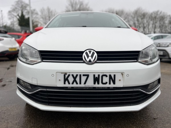 View VOLKSWAGEN POLO 1.0 BlueMotion Tech beats