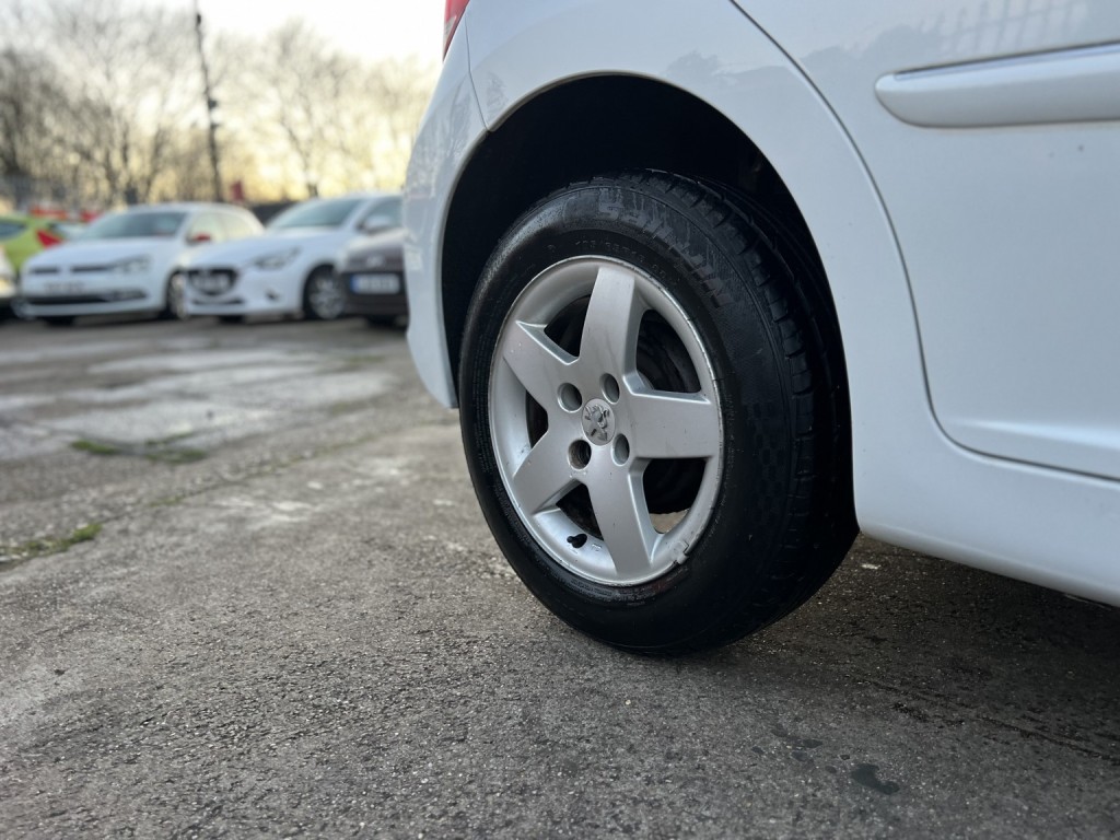 PEUGEOT 207 1.4 Sportium 2011