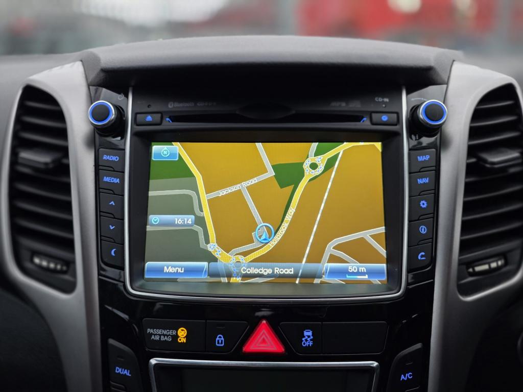 HYUNDAI I30 1.6 CRDi Premium 2014