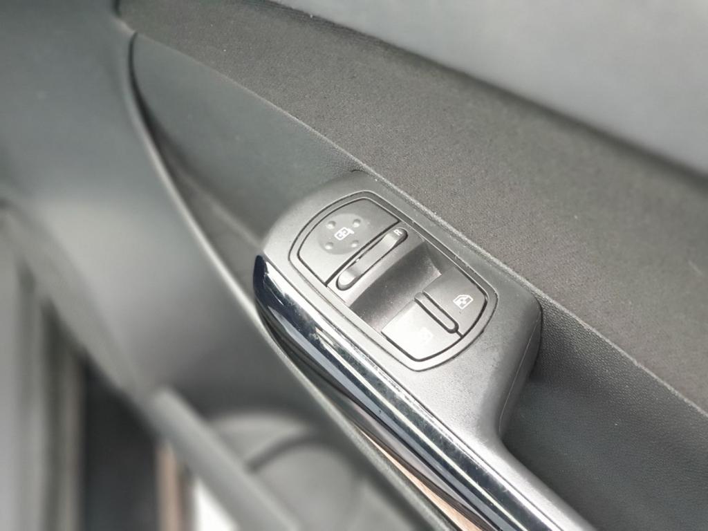 VAUXHALL CORSA DESIGN AC 2015