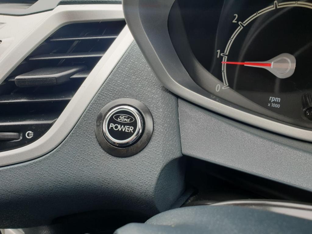 FORD FIESTA TITANIUM 2009