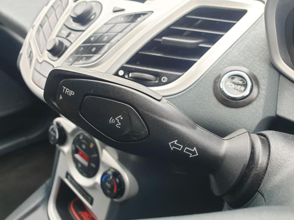 FORD FIESTA TITANIUM 2009