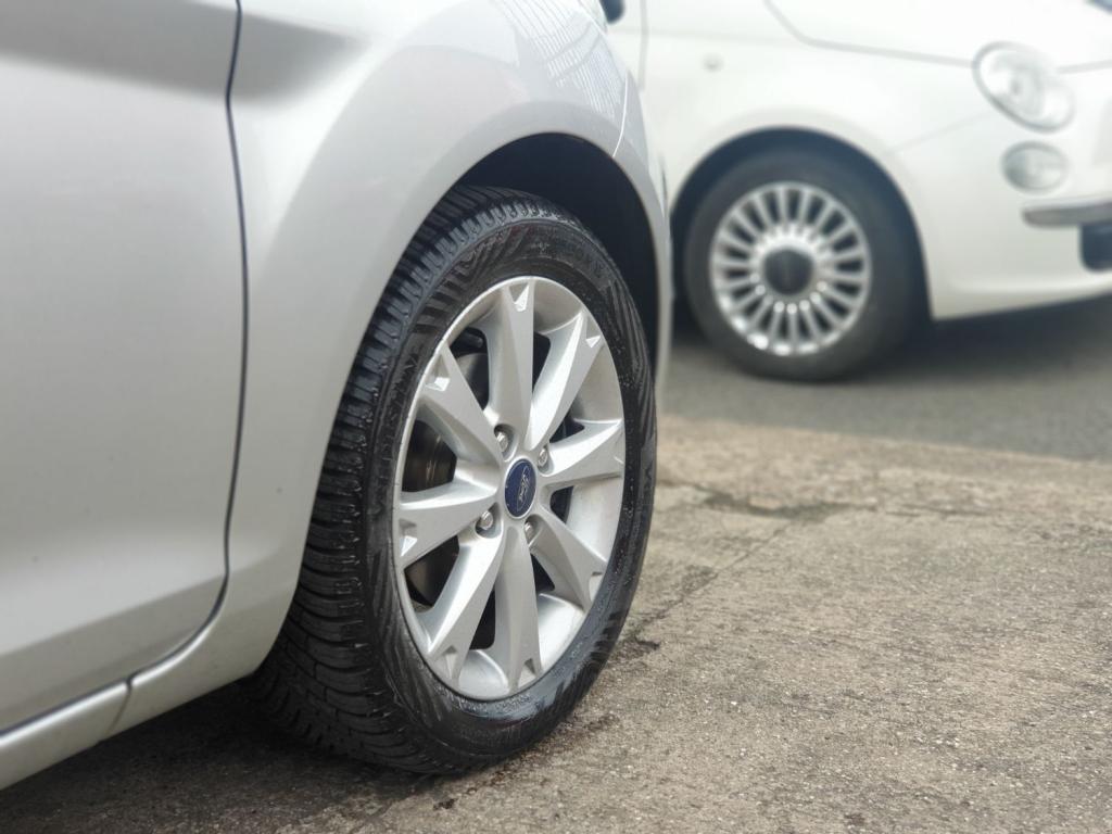 FORD FIESTA ZETEC 2010