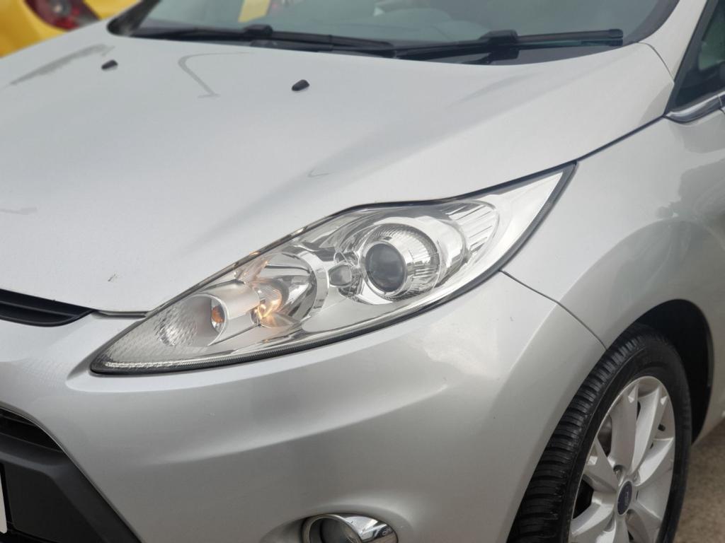 FORD FIESTA ZETEC 2010