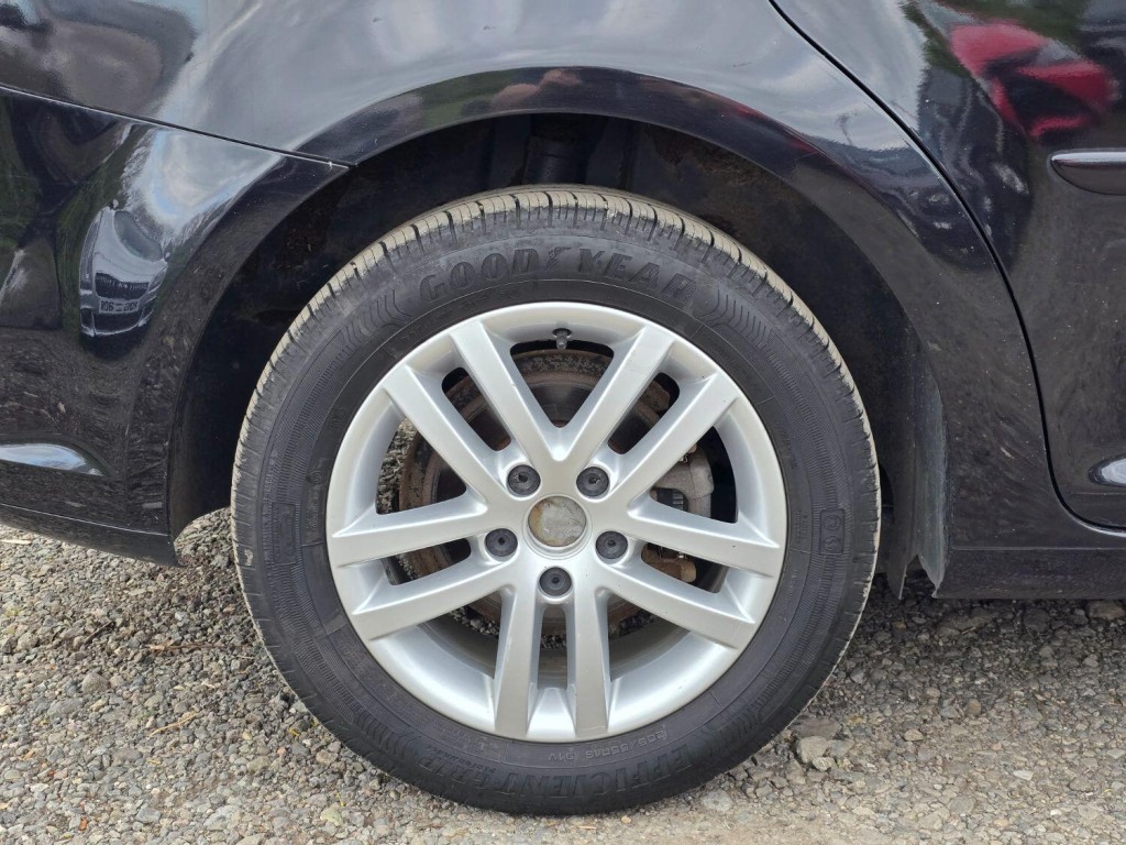 VOLKSWAGEN TOURAN 1.6 TDI SE 2014