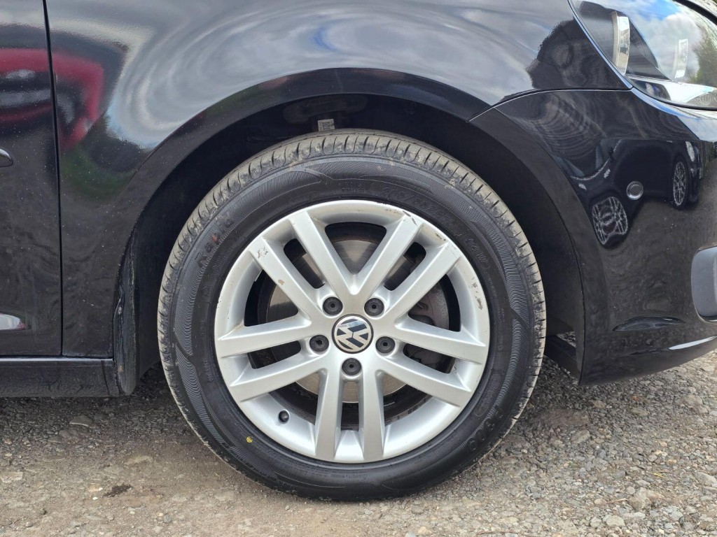 VOLKSWAGEN TOURAN 1.6 TDI SE 2014