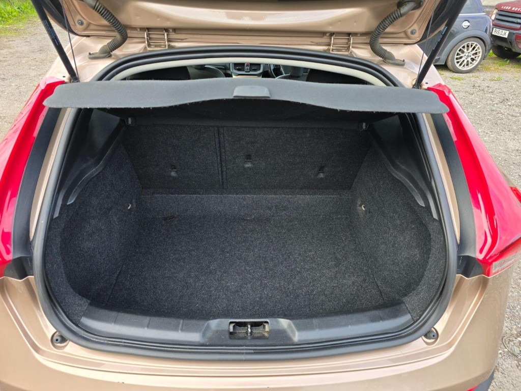 VOLVO V40 CROSS COUNTRY 1.6 D2 SE Nav 2013