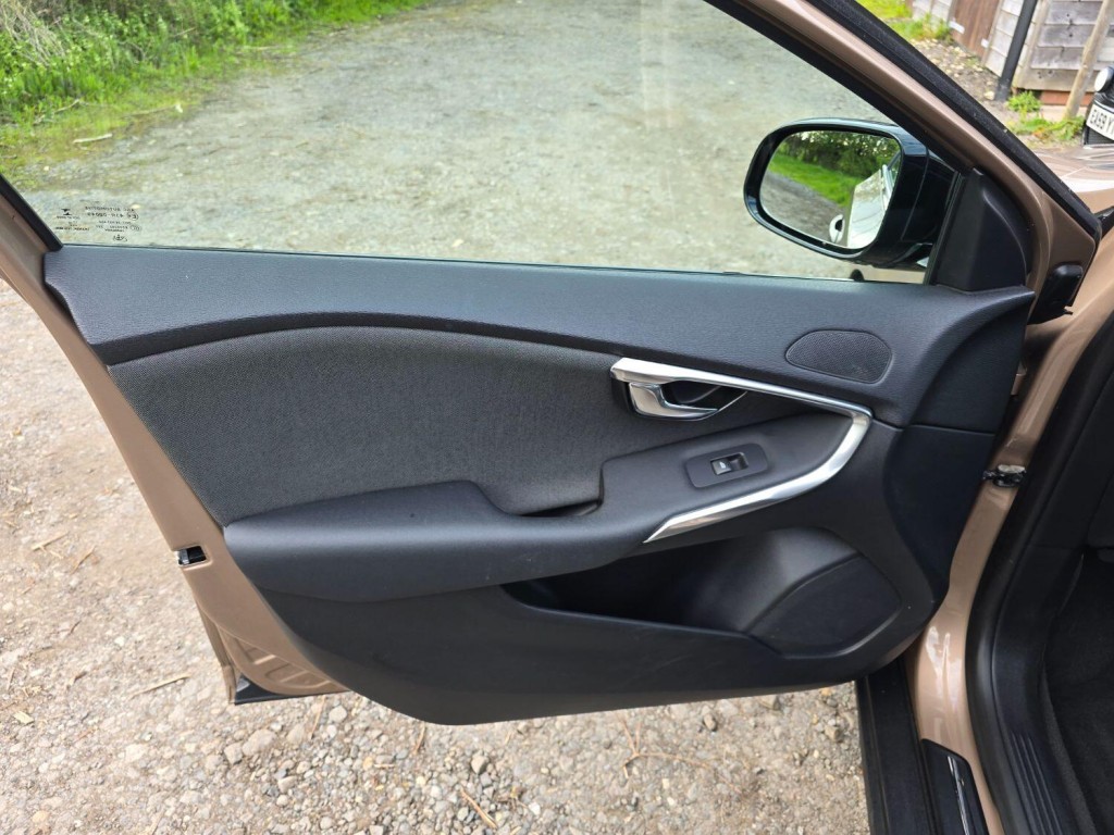 VOLVO V40 CROSS COUNTRY 1.6 D2 SE Nav 2013