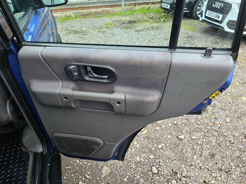 LAND ROVER DISCOVERY 2.5 TD5 GS 2001