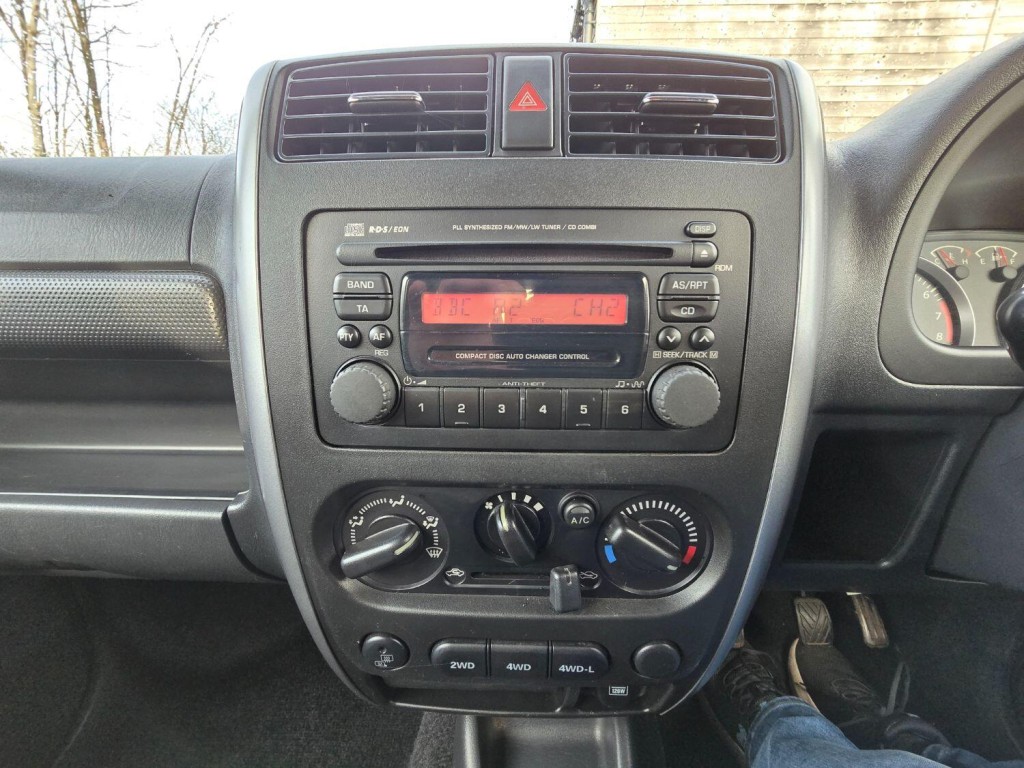 SUZUKI JIMNY 1.3 SZ4 2010