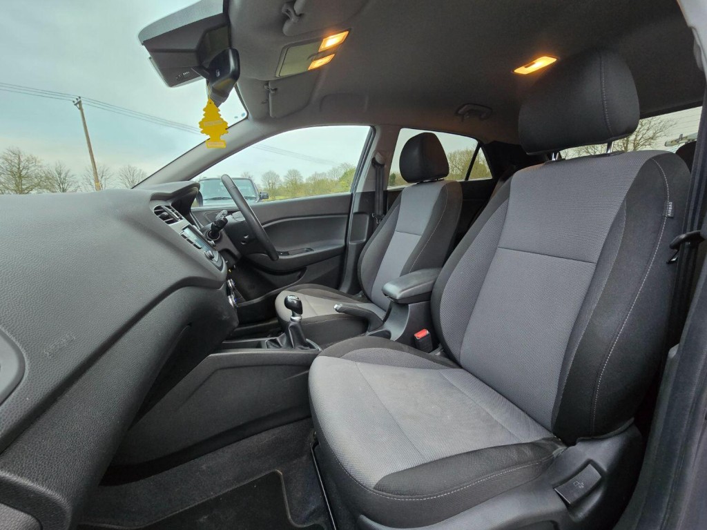 HYUNDAI I20 1.2 Premium Nav 2019