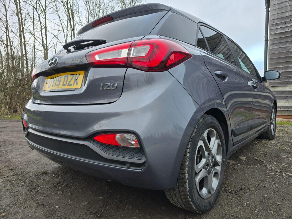 HYUNDAI I20 1.2 Premium Nav 2019