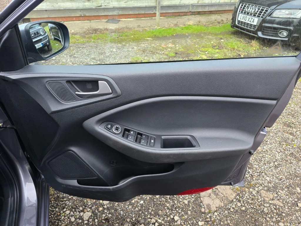 HYUNDAI I20 1.2 Premium Nav 2019