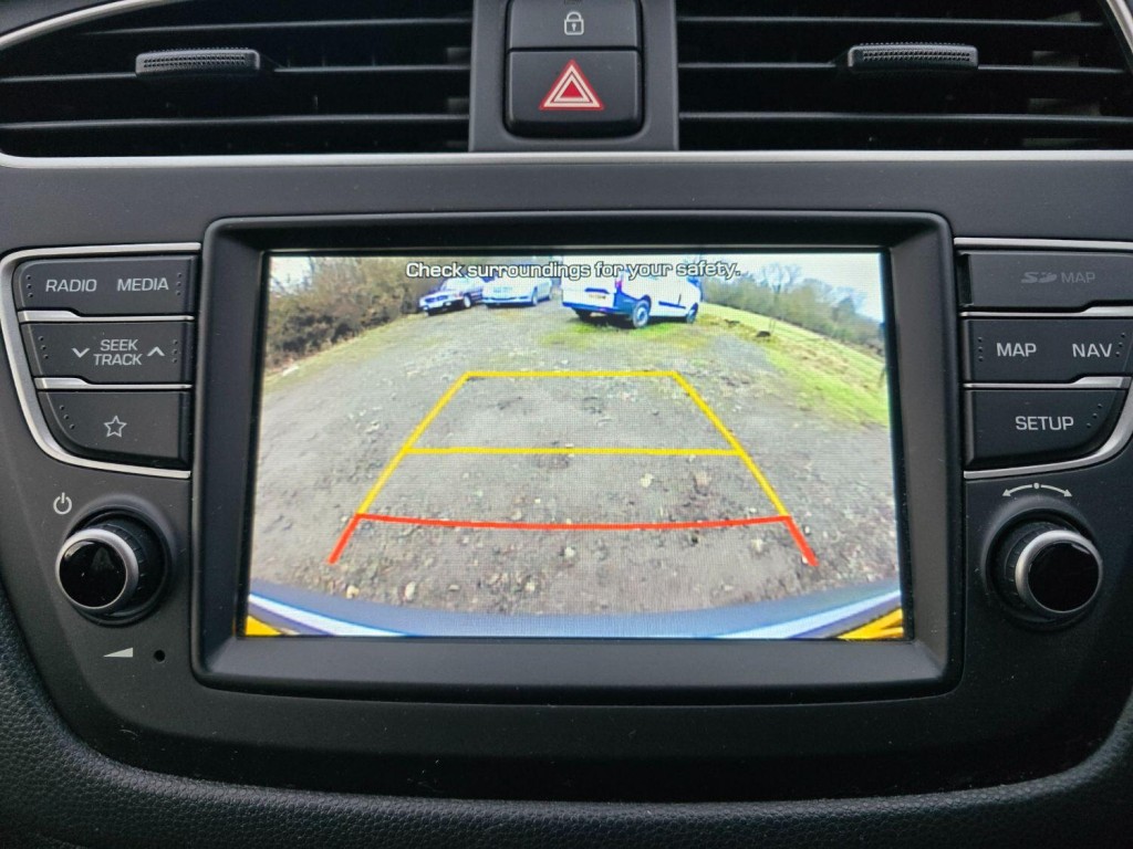 HYUNDAI I20 1.2 Premium Nav 2019