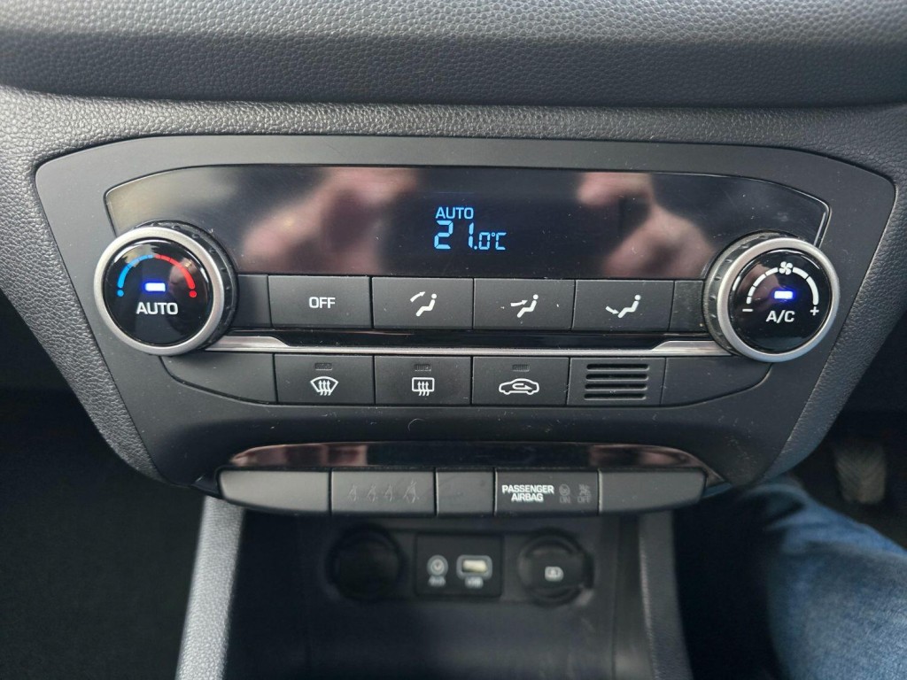 HYUNDAI I20 1.2 Premium Nav 2019