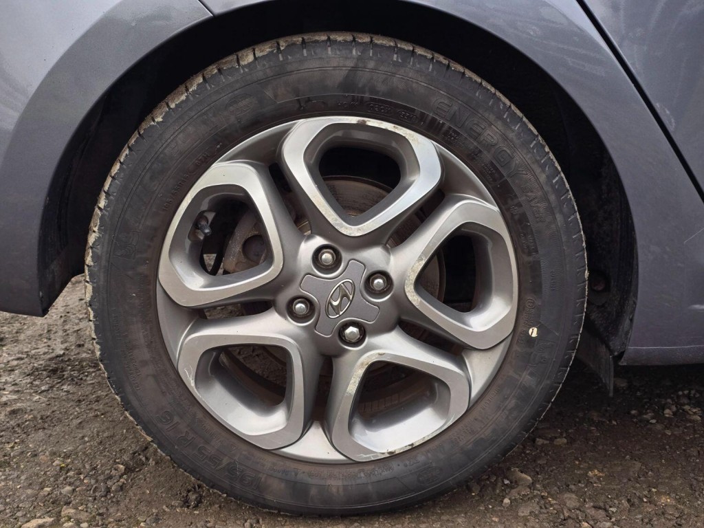 HYUNDAI I20 1.2 Premium Nav 2019