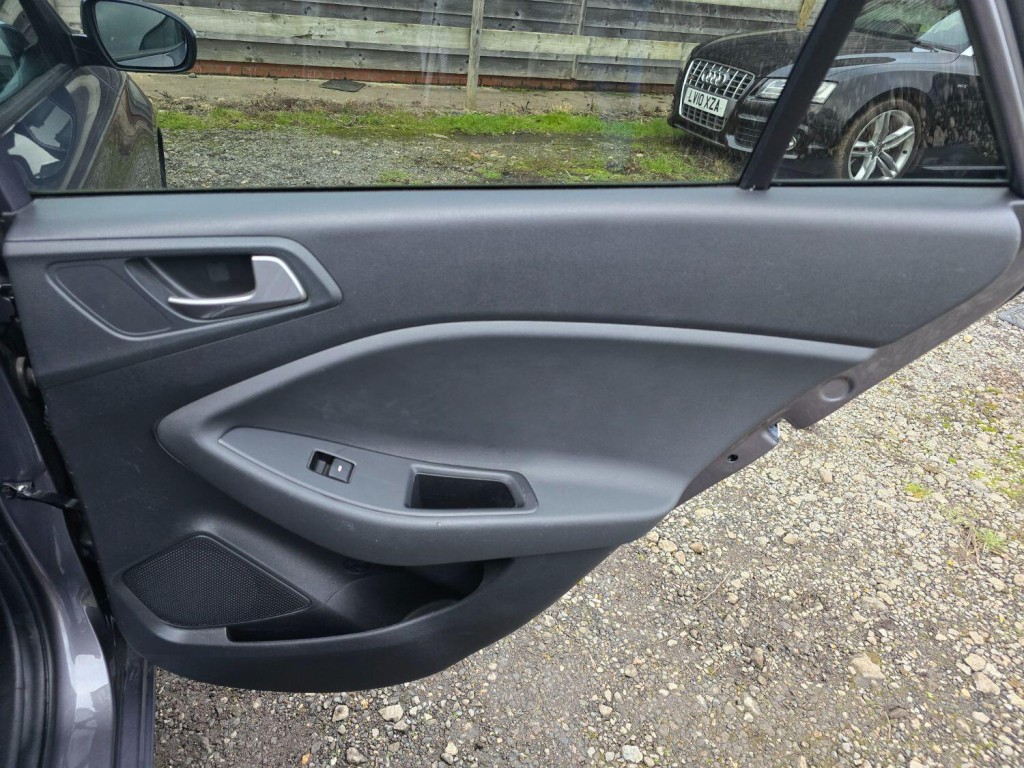 HYUNDAI I20 1.2 Premium Nav 2019