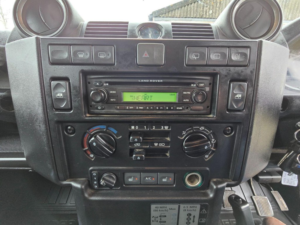 LAND ROVER DEFENDER 110 2.4TDCi XS Utility 2009