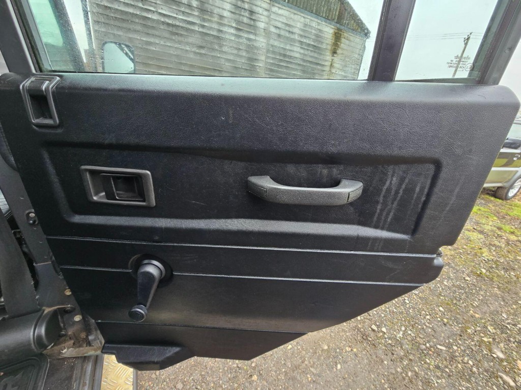 LAND ROVER DEFENDER 110 2.4TDCi XS Utility 2009