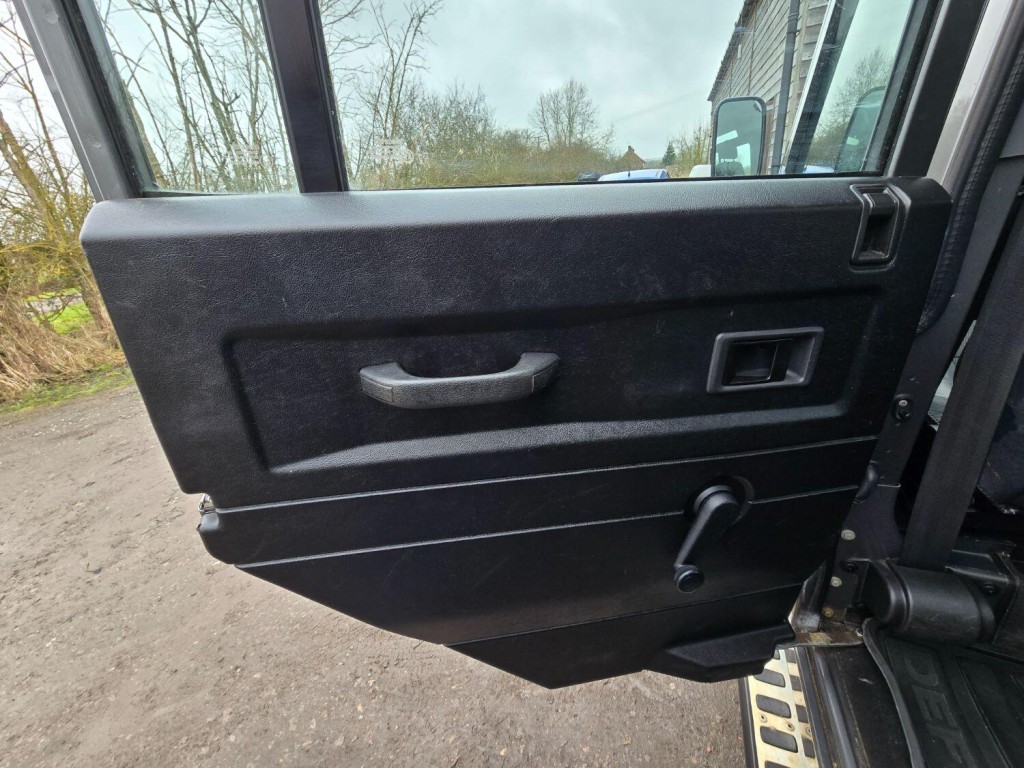 LAND ROVER DEFENDER 110 2.4TDCi XS Utility 2009