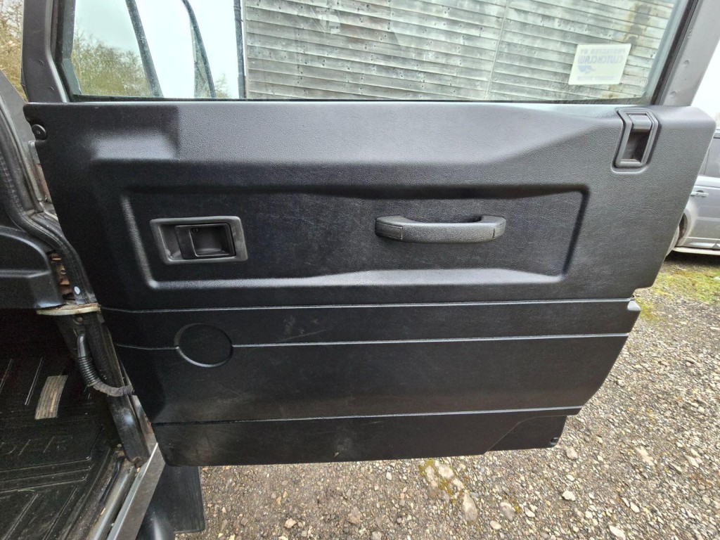 LAND ROVER DEFENDER 110 2.4TDCi XS Utility 2009