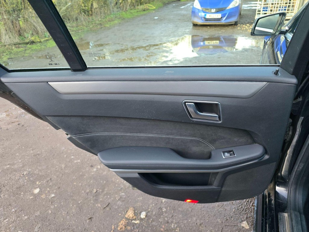 MERCEDES-BENZ E CLASS 2.1 E300dh BlueTEC AMG Sport 2014