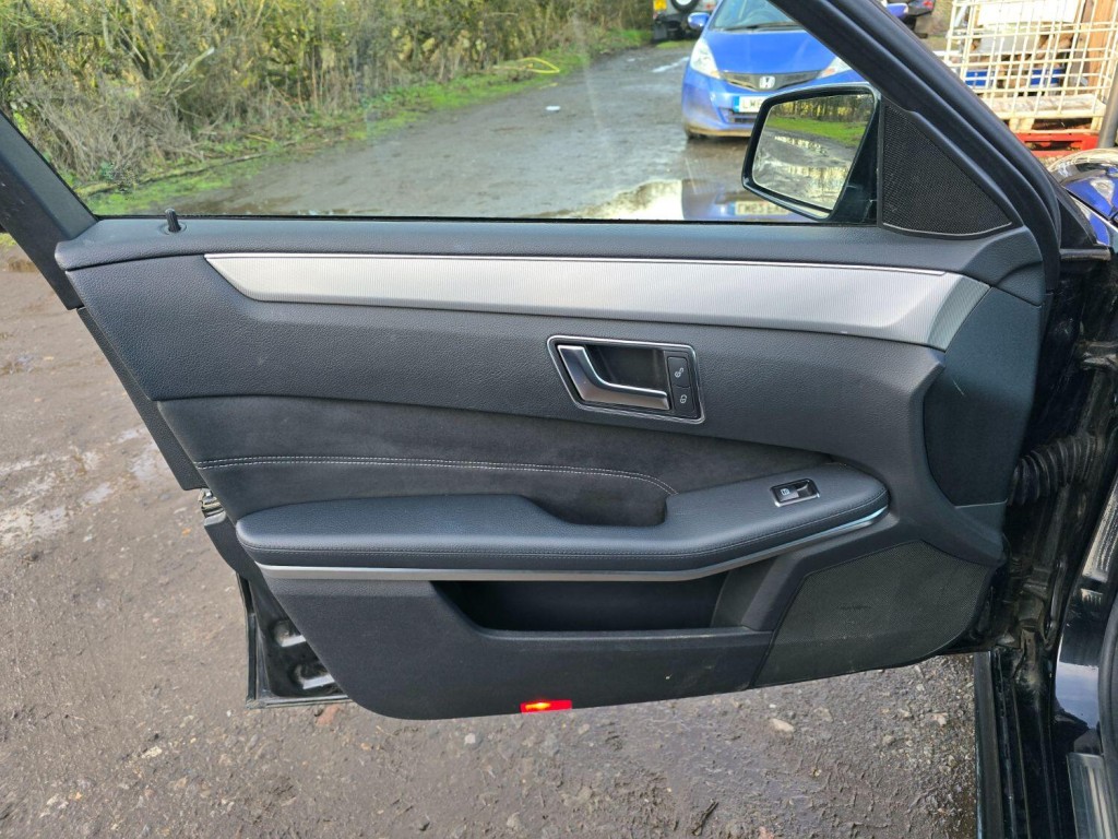 MERCEDES-BENZ E CLASS 2.1 E300dh BlueTEC AMG Sport 2014