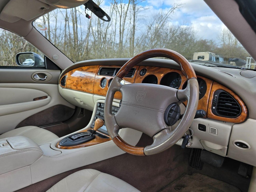 JAGUAR XK8 4.2 2003