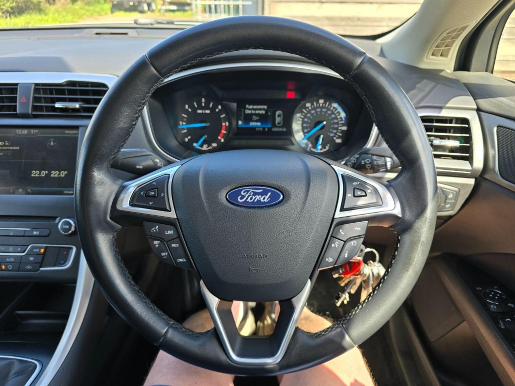 FORD MONDEO 2.0 TDCi Zetec 2015