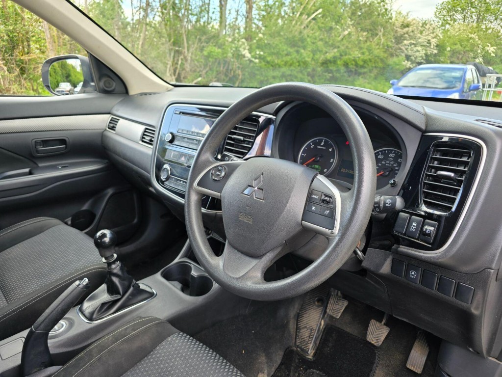 MITSUBISHI OUTLANDER 2.2 DI-D GX2 2016