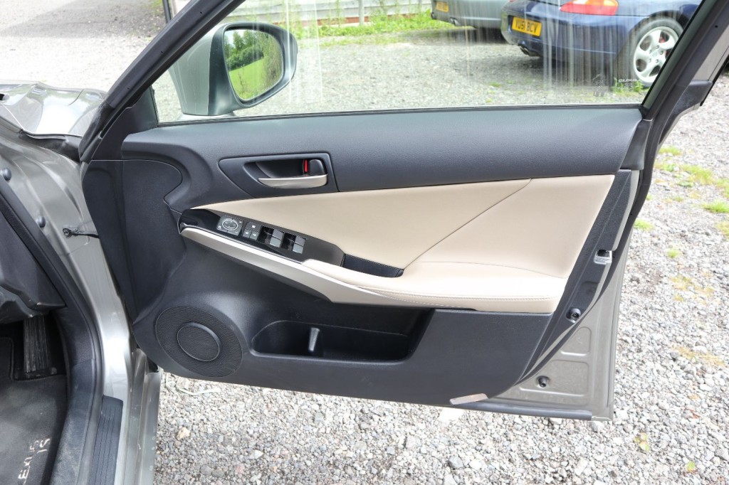 LEXUS IS 300H ADVANCE 2017