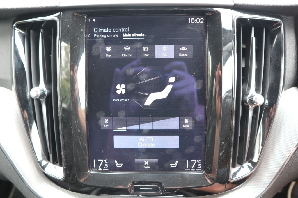 VOLVO XC60 D4 R-DESIGN AWD 2017