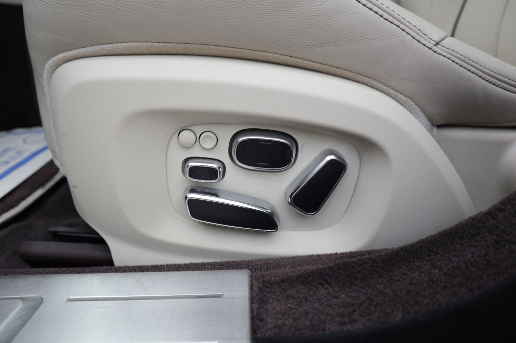 JAGUAR XJ D V6 PORTFOLIO 2010