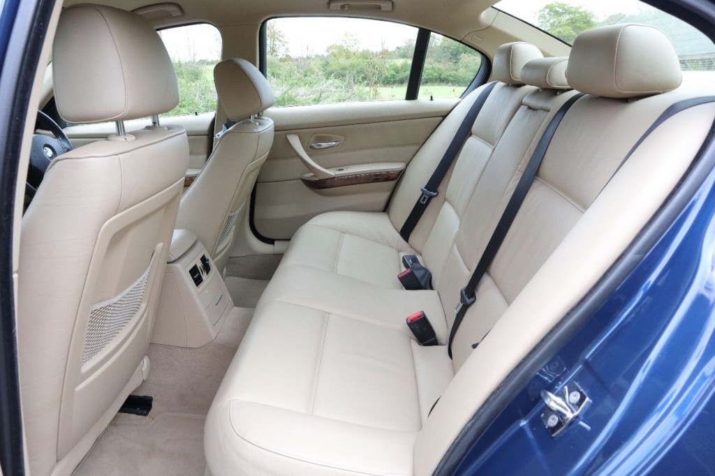 BMW 3 SERIES 330I SE 2006