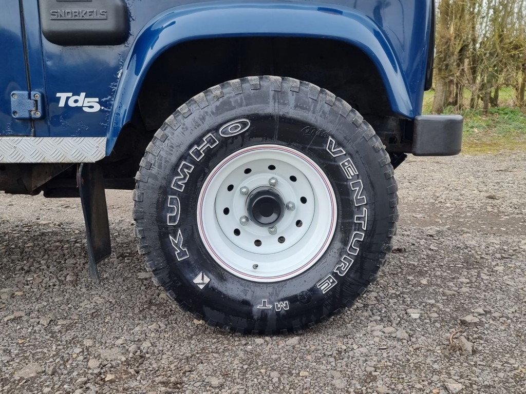 LAND ROVER DEFENDER TD5 COUNTY HARD TOP 2001