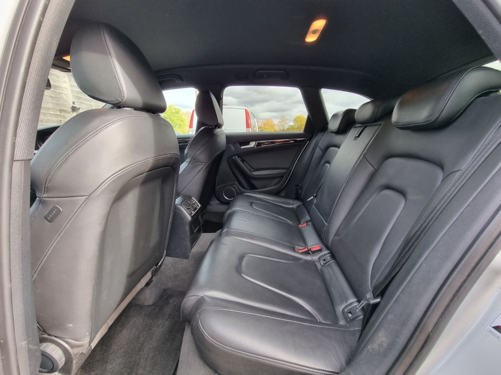 AUDI A4 AVANT TFSI QUATTRO S LINE BLACK EDITION 2012