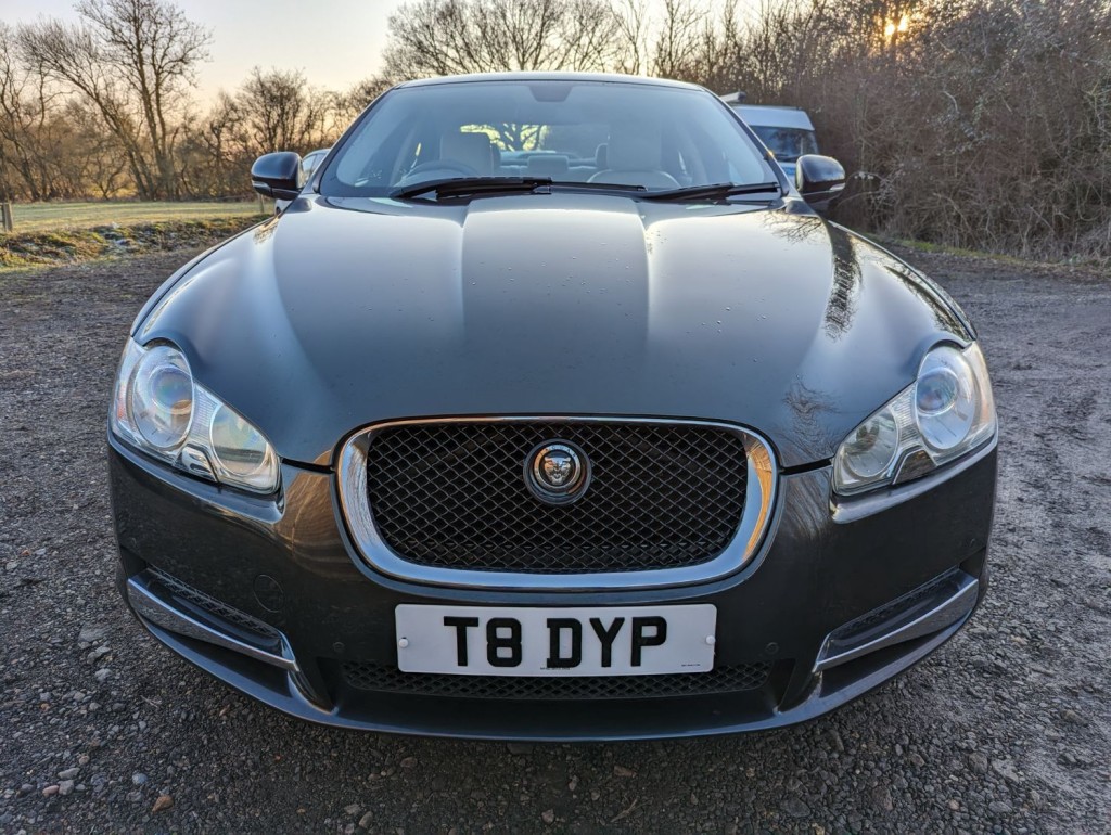 JAGUAR XF V6 PORTFOLIO 2011