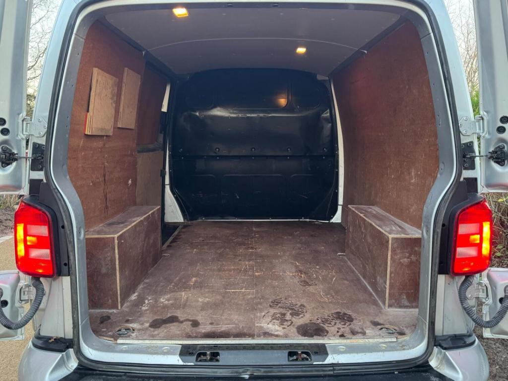 VOLKSWAGEN TRANSPORTER