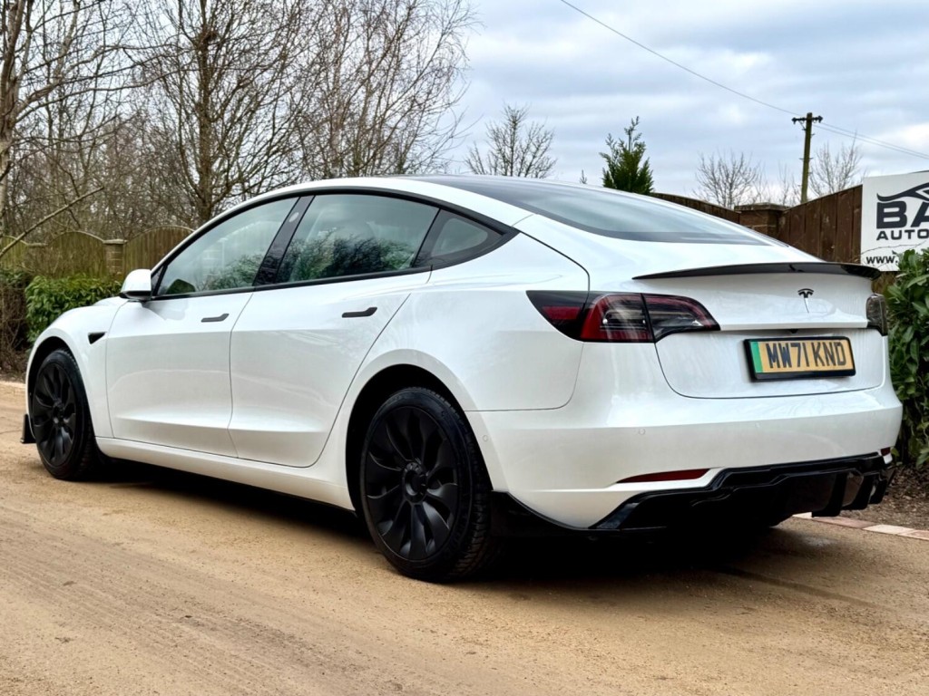 TESLA MODEL 3