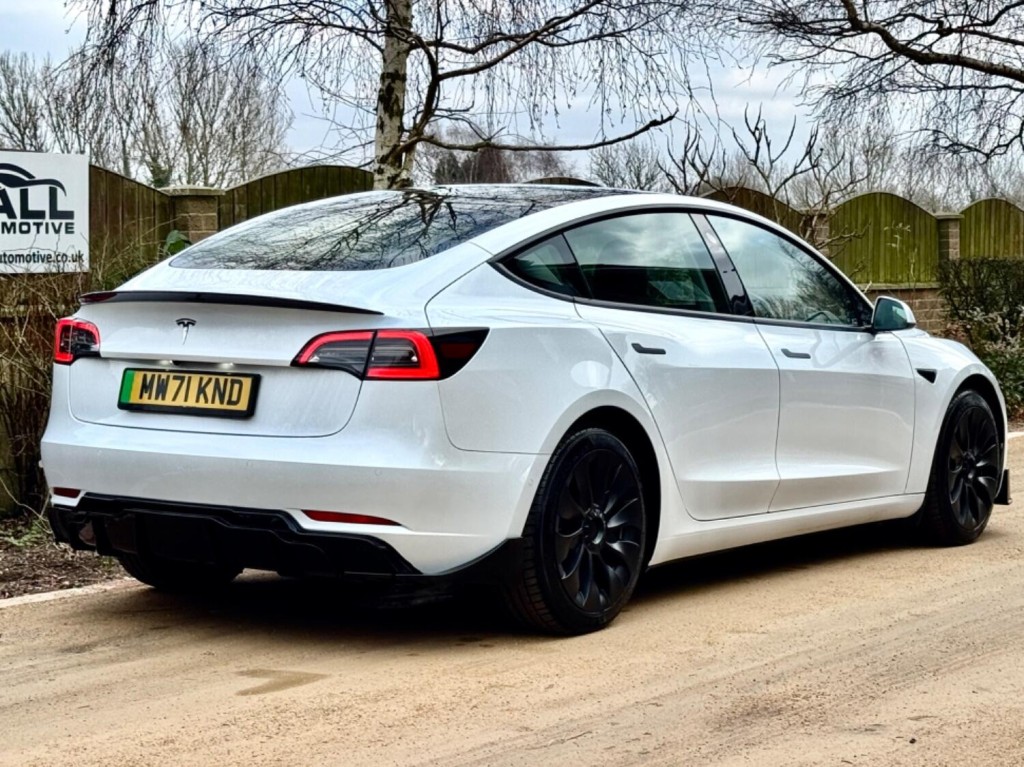 TESLA MODEL 3