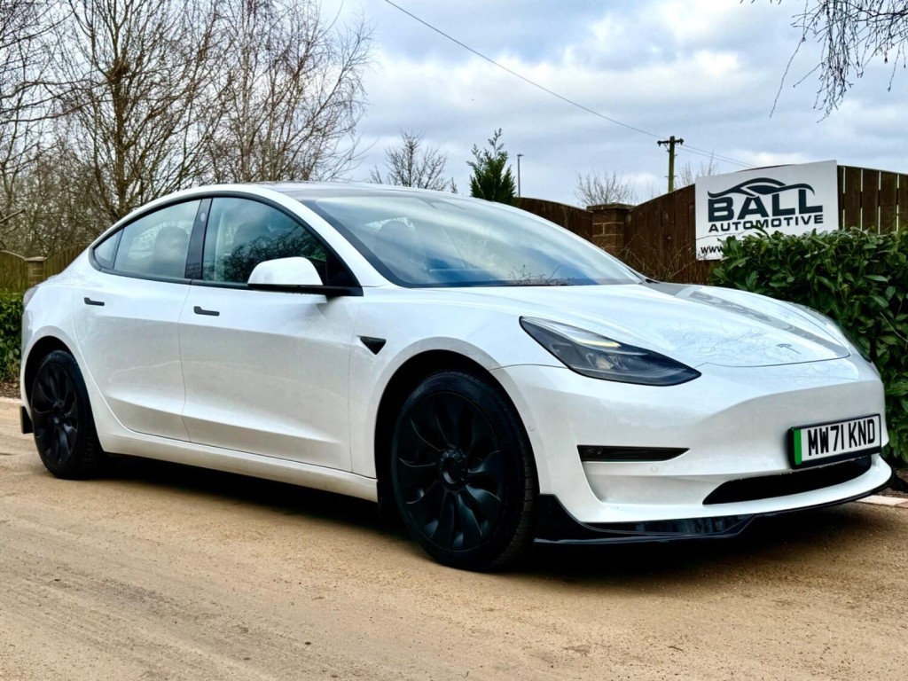 TESLA MODEL 3