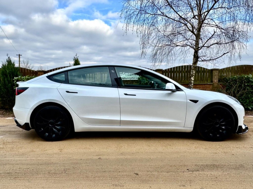 TESLA MODEL 3