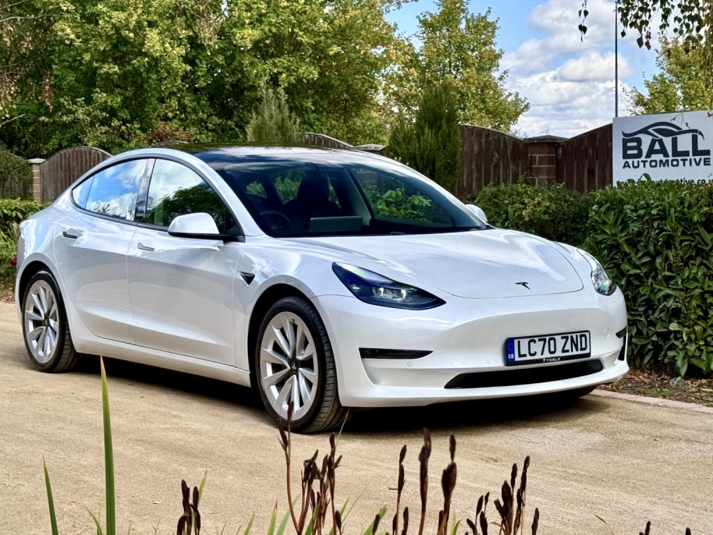 TESLA MODEL 3