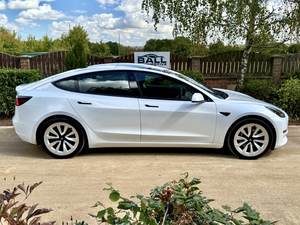 TESLA MODEL 3