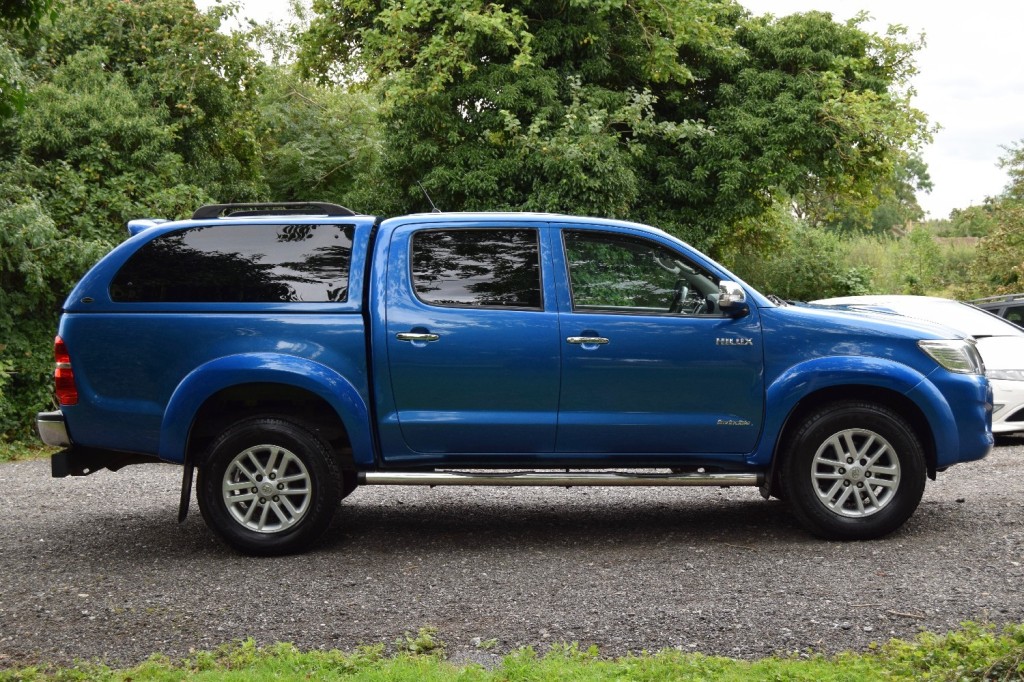 TOYOTA HILUX
