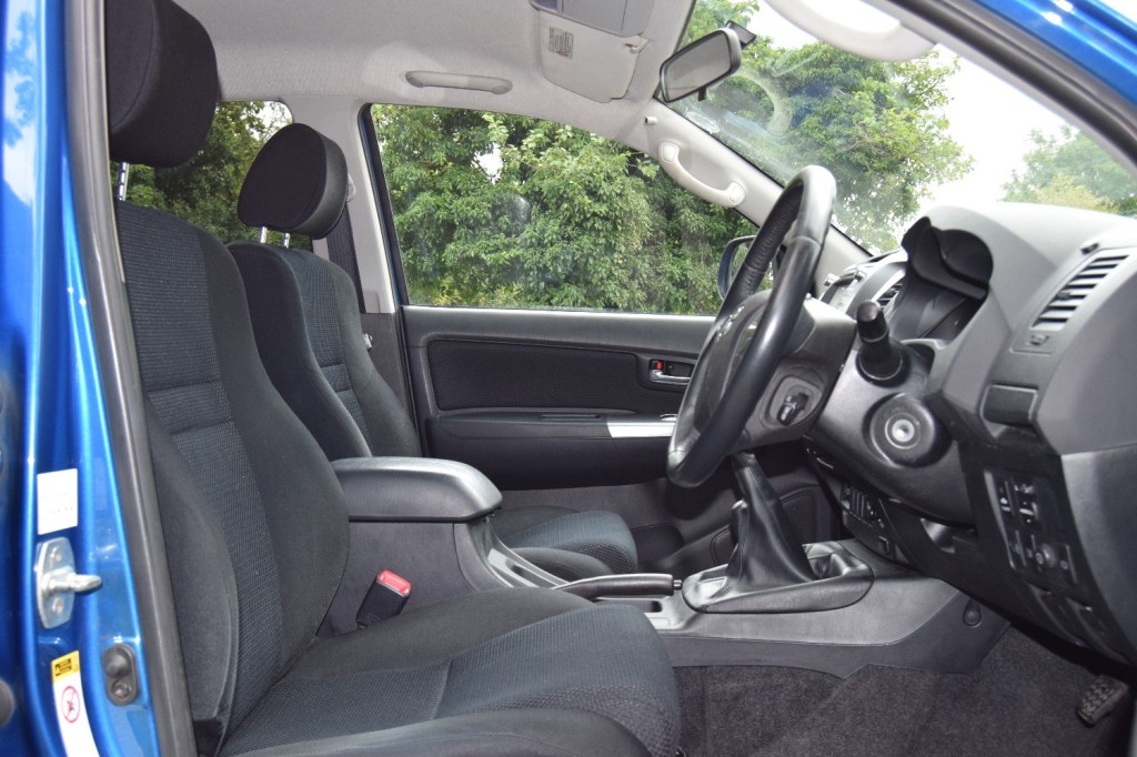 TOYOTA HILUX