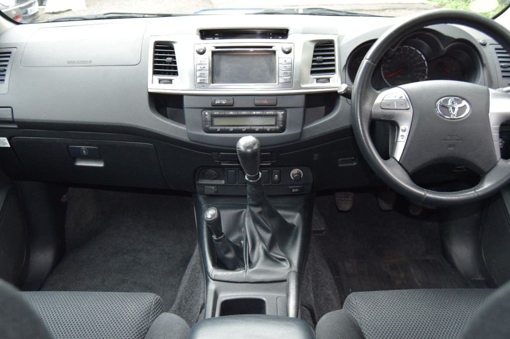 TOYOTA HILUX